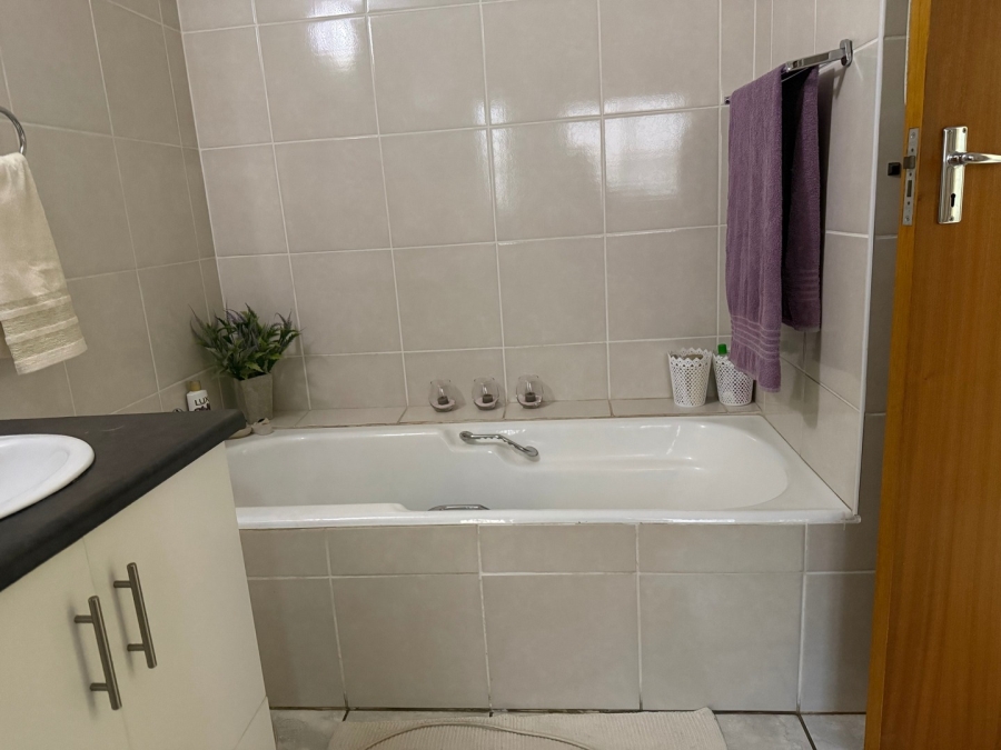 2 Bedroom Property for Sale in Potchefstroom North West